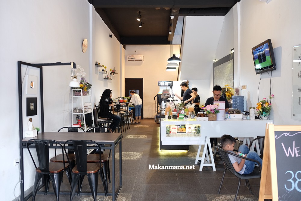 38 Coffee Lab, Home to 2nd Indonesian Aeropress Champion 2017