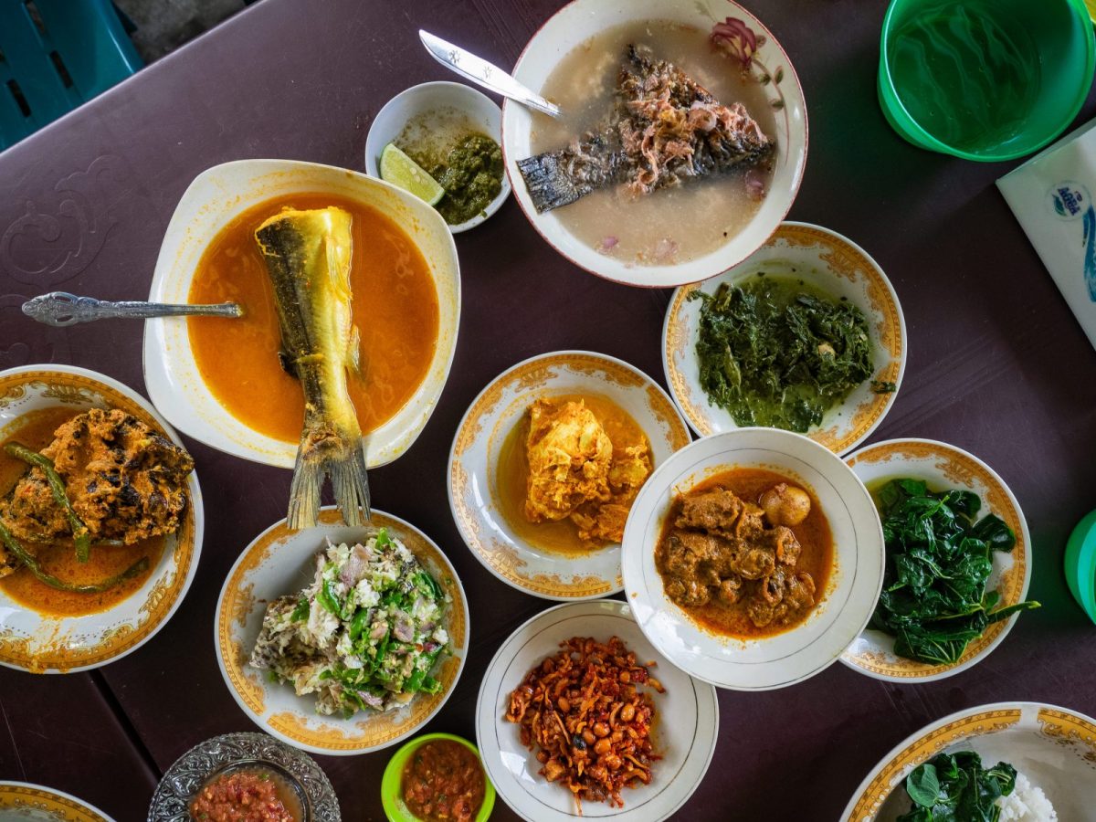 Menikmati Ikan Baung dan Holat yang segar di RM Bung Rizal & M. Br. Regar