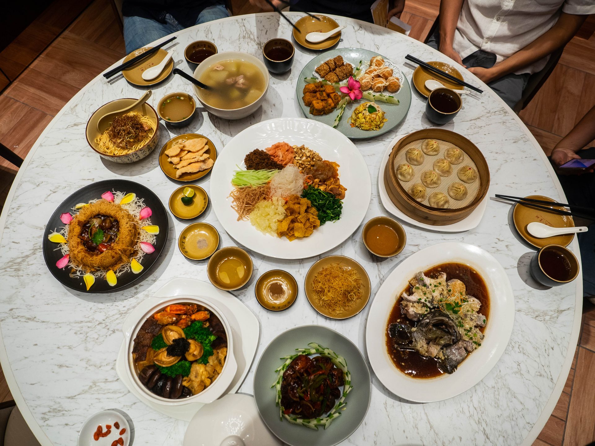 Dari Paket Ekonomis Hingga 18 Juta Per Meja, Ini Dia Menu Sa Cap Meh di Medan yang WOW!