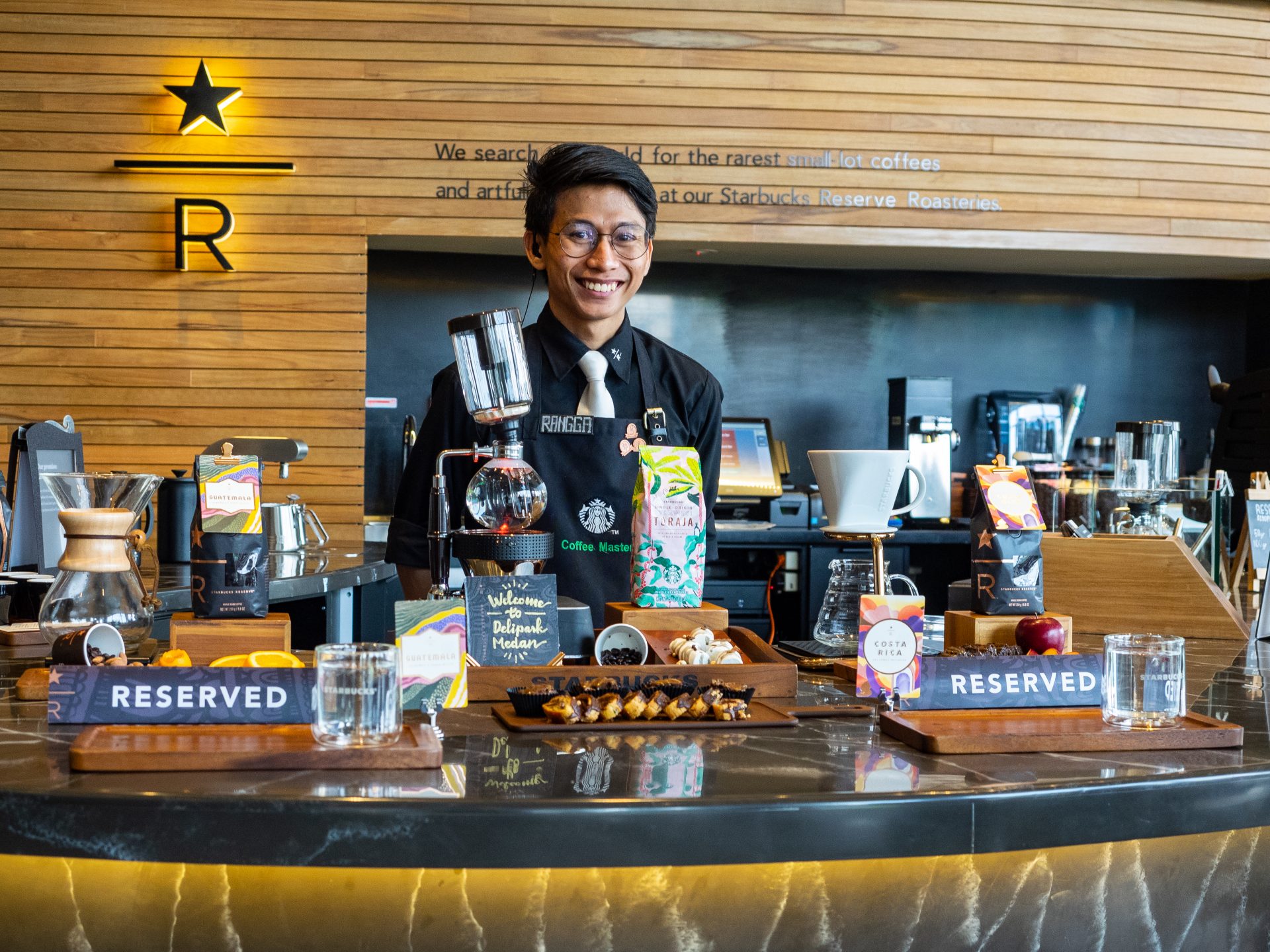 Starbucks Reserve Pertama di Delipark Medan Yang Paten Abis!