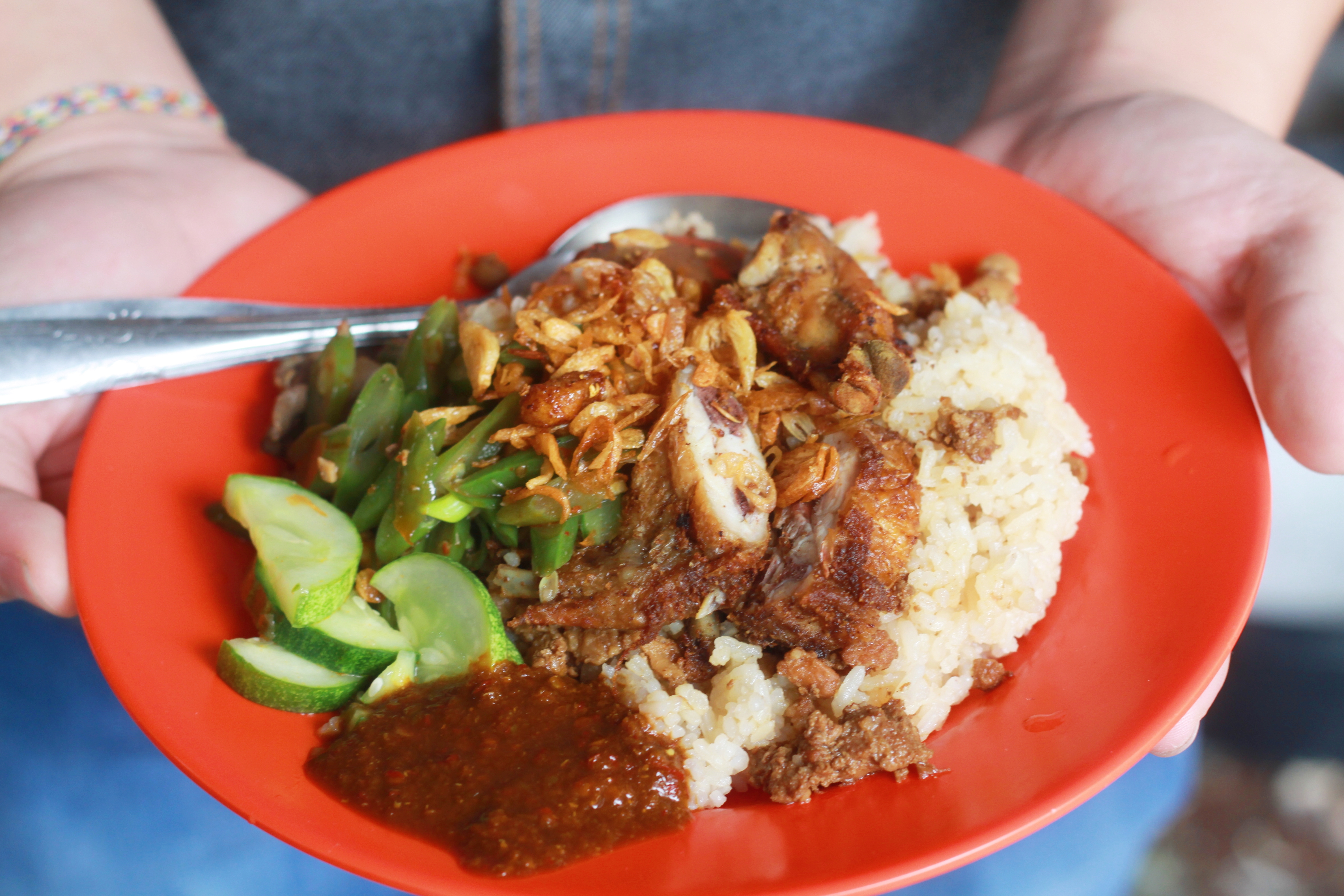 Beberapa Warung Nasi Buat Sarapan yang Bikin Kenyang Pol!